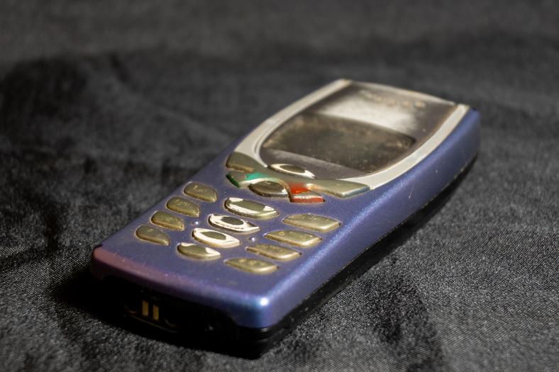 Nokia8210