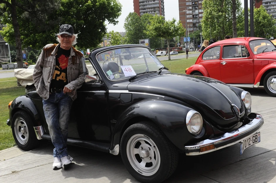 Peđa d Boy ljubomorno čuva svoj crni oldtajmer