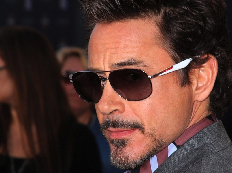 Robert Downey Jr., czyli filmowy Iron Man, może poszczycić się dochodem 80 milionów, co plasuje go na szczycie listy najlepiej zarabiających aktorów. Okrągłą sumę przyniósł mu udział w obrazach Marvela.