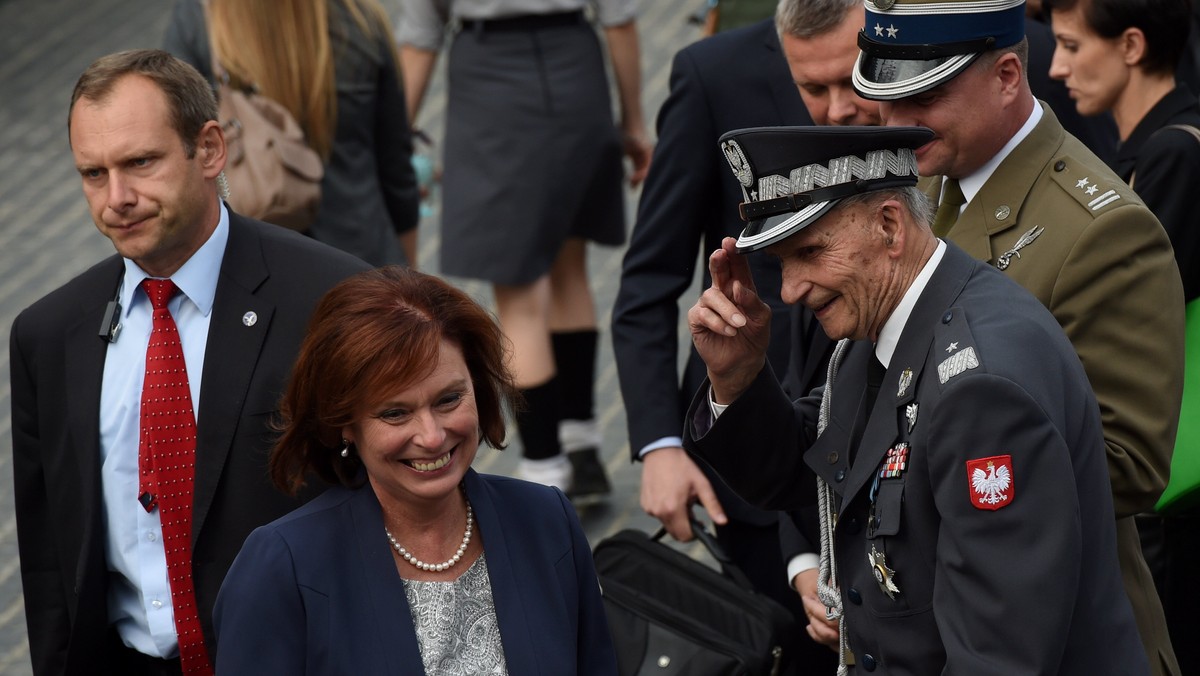 Wolność nie jest dana na zawsze, trzeba ją pielęgnować i być gotowym do jej obrony - powiedziała marszałek Sejmu Małgorzata Kidawa-Błońska podczas uroczystości przy pomniku Polskiego Państwa Podziemnego i AK w 71. rocznicę wybuchu powstania warszawskiego.