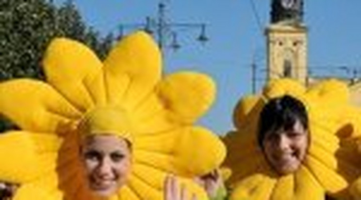 Százezren virágkarneváloztak Debrecenben