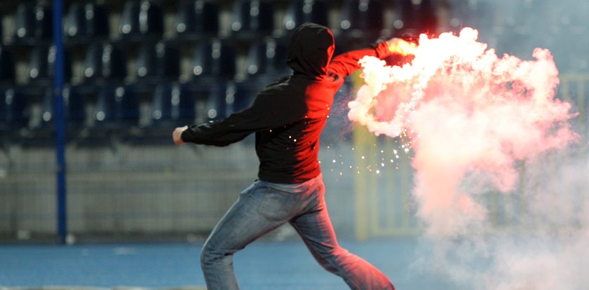 Prace społeczne za próbę wniesienia młotka na stadion