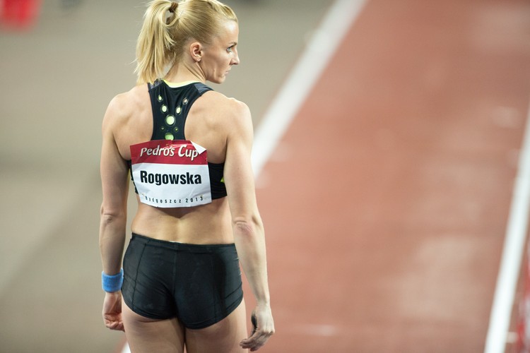 Rogowska: Rozbierana sesja? Czemu nie, ale muszę zapytać męża