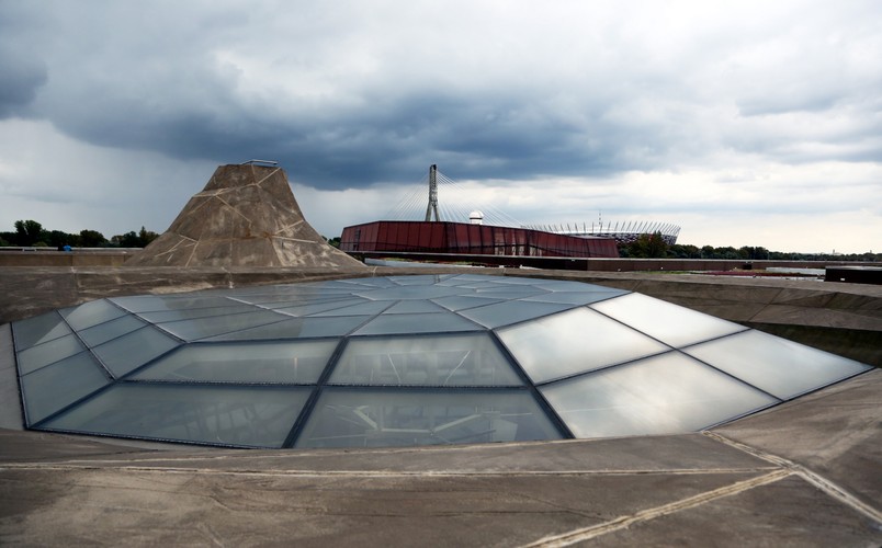 Oraz ogrody na dachu Biblioteki Uniwersyteckiej oraz taras na dachu Wydziału Neofilologii i Lingwistyki Stosowanej Uniwersytetu Warszawskiego. <br><br> fot. (mr) PAP/Tomasz Gzell