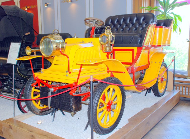 Adler z 1901 r., eksponat d. Muzeum Techniki i Przemysłu w Warszawie