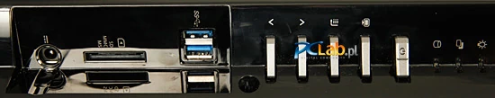 Lewy bok: gniazdo zasilania, czytnik kart pamięci, porty USB 3.0, guziki obsługi menu matrycy, przycisk włączający komputer oraz kilka diod informacyjnych