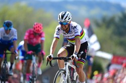 Po urazach nie ma już śladu. Julian Alaphilippe wraca do ścigania