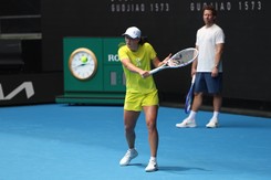 Iga Świątek w ogniu krytyki. Według kibiców sama sobie robi krzywdę