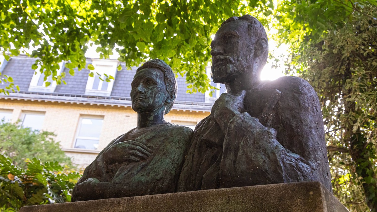 Rozbiórka laboratorium Marii Skłodowskiej-Curie wstrzymana. W tle 