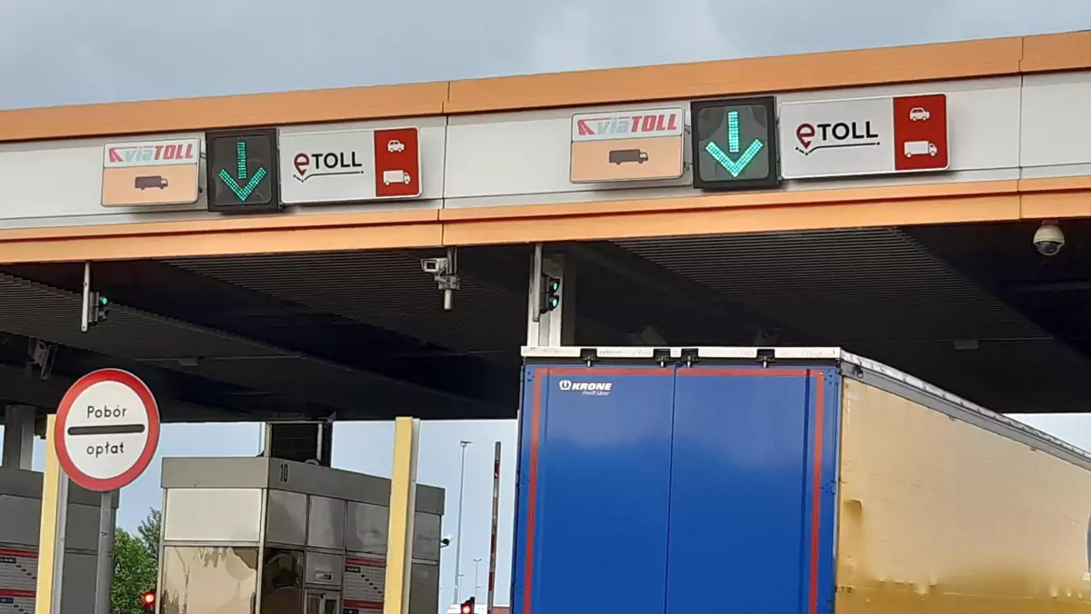 System opłat drogowych e-TOLL w Polsce kierowców osobówek obowiązuje tylko na autostradach, a kierowców ciężarówek także na drogach krajowych niższych kategorii