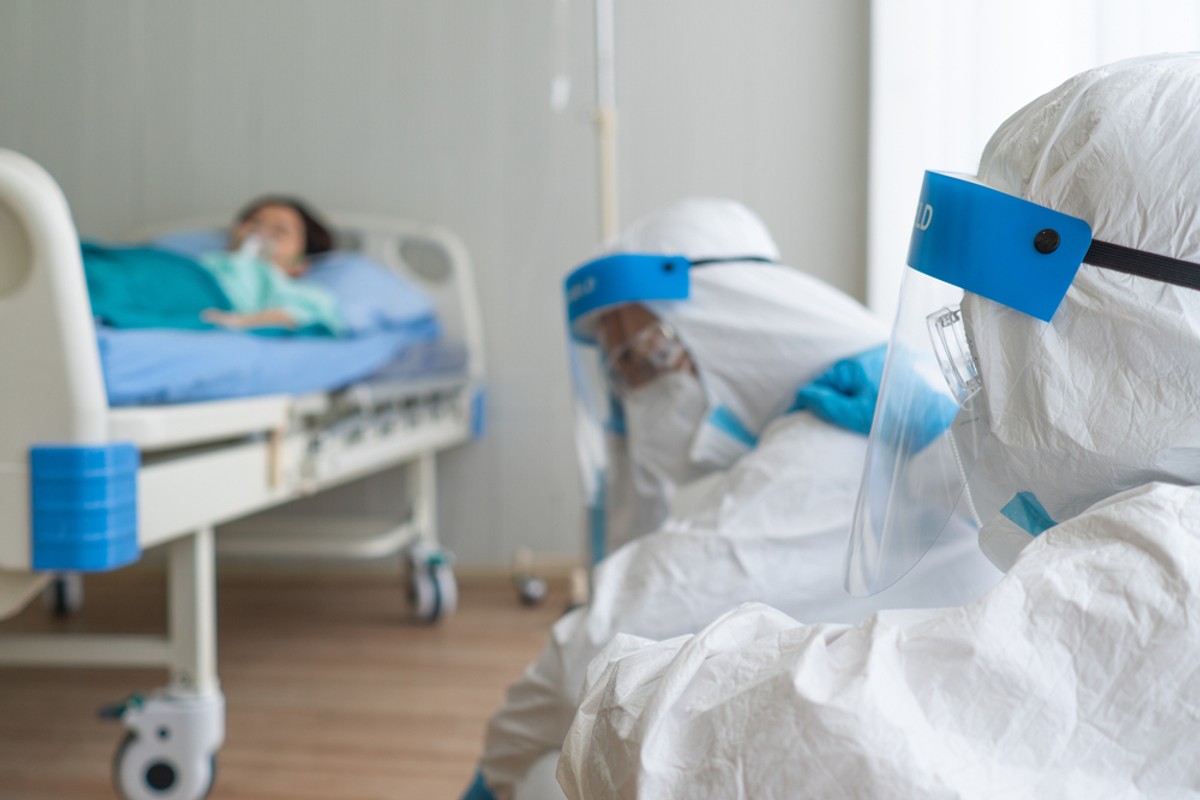 Ekspert: Jesteśmy po szczycie fali epidemii, ale liczba zakażeń nie będzie spadać szybko