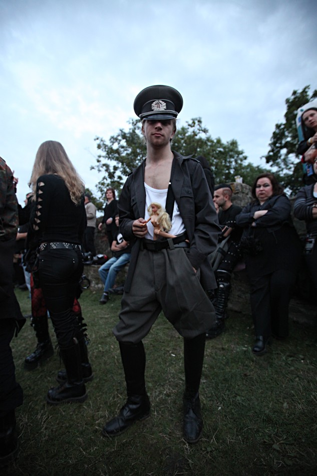 Publiczność na festiwalu Castle Party 2011 (fot. Joanna Combik/Onet.pl)