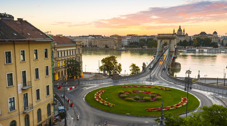 Eredeti:
Az alsó fotón látható hídfő így néz ki a megszokott
szemszögből /Fotó: iStock