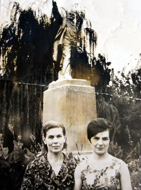 Zofia Rojuk wraz z odnalezioną po latach córką Władysławą