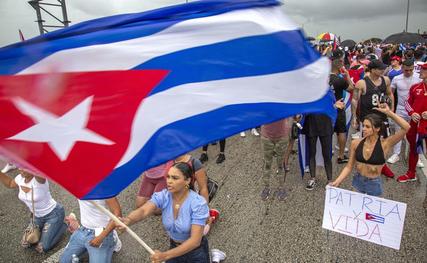 Amerykanie pochodzenia kubańskiego biorą udział w proteście