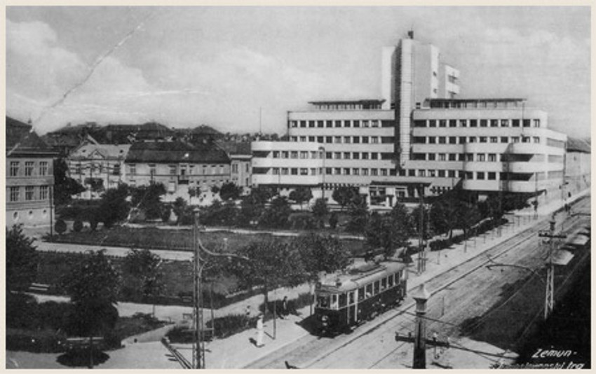 Zgrada komande ratnog vazduhoplovstva sagrađana je 1936. godine, prema projektu arhitekte Dragiše Brašovana, a delimično je uništena u NATO agresiji 1999. godine.