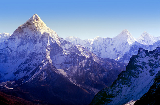 Everest próbowano zdobywać przez 30 lat, jednak żadnej z piętnastu wypraw nie udało się zdobyć szczytu