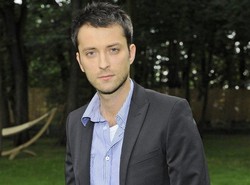 Filip Bobek znów jako playboy