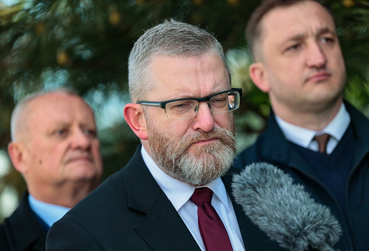 Grzegorz Braun płaci majątek za prywatną ochronę. "Pojawiły się życzenia śmierci"
