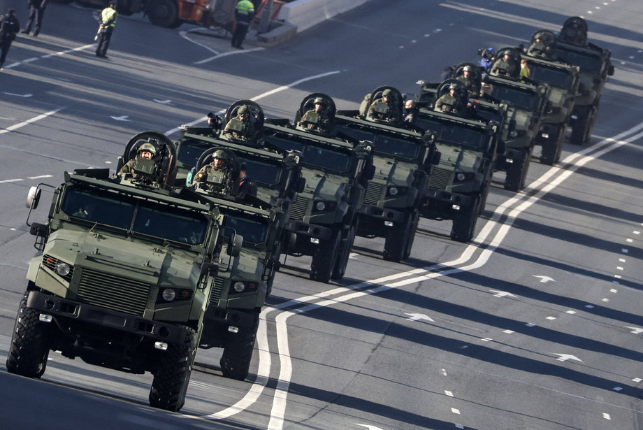 Na wtorkową paradę sprowadzono rosyjskie pojazdy wojskowe. Rosja, 9 maja 2023 r.