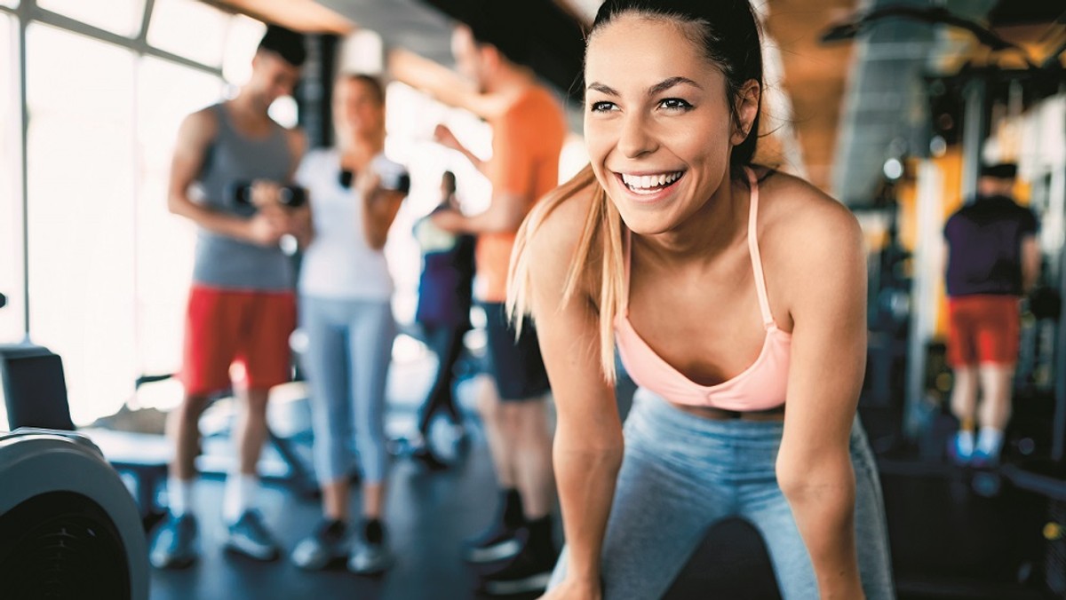 trening sport kobieta siłownia fitness 