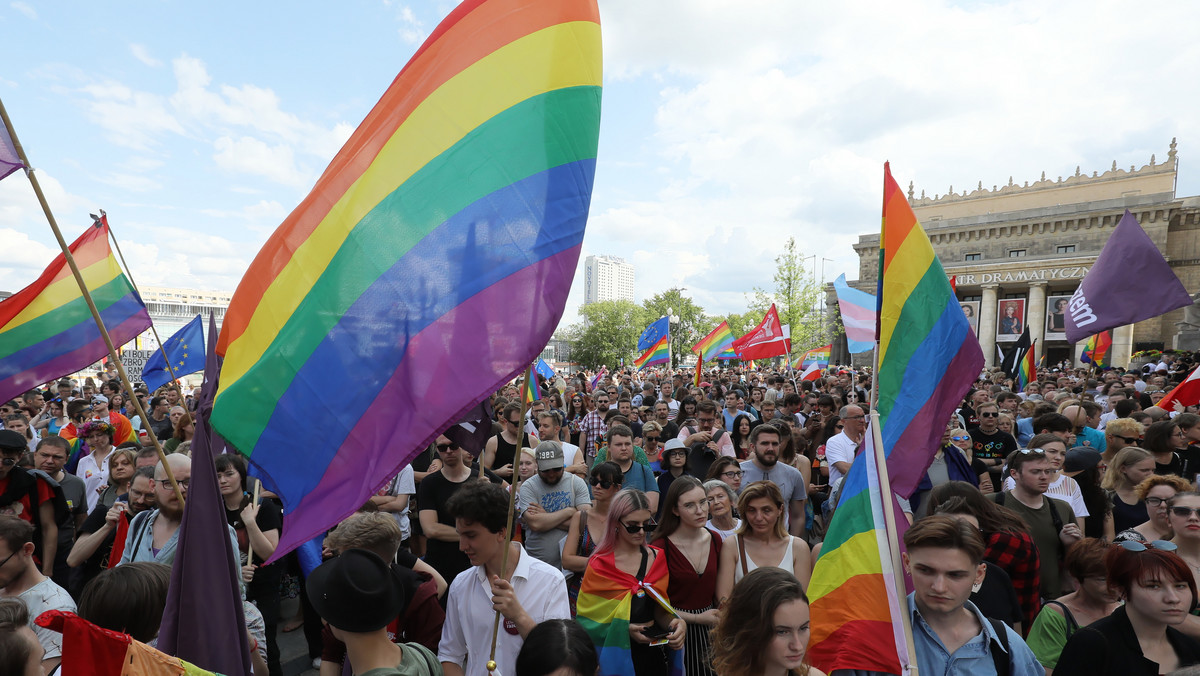 Głogów. Andrzej Radomski: kolorowe filary przy wejściu do przedszkola radny skojarzył z LGBT