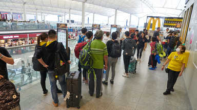 Proste triki na tanie wakacje za granicą. Tiktokerzy zdradzają, jak wypoczywać "za grosze"