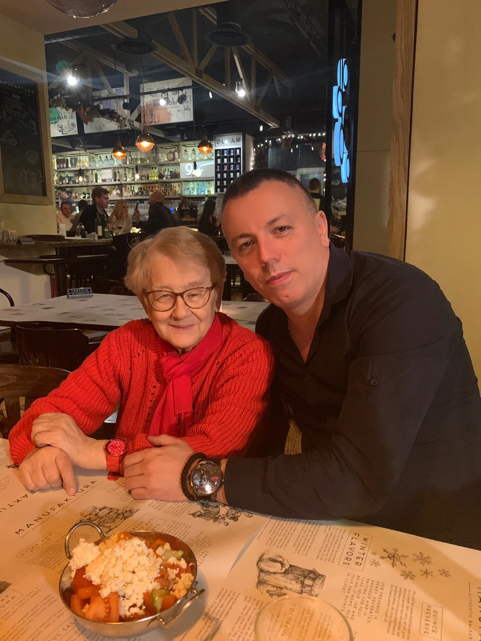 Igor Nikolić sa majkom