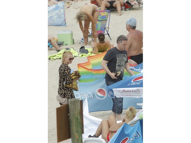 16 Festiwal Gwiazd w Międzyzdrojach - Robert Moskwa na plaży.