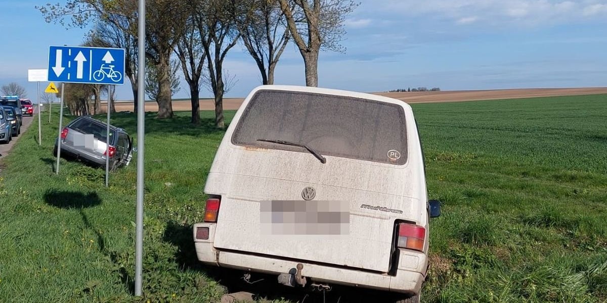 Groźne zderzenie samochodu z busem. Sześć osób trafiło do szpitala.