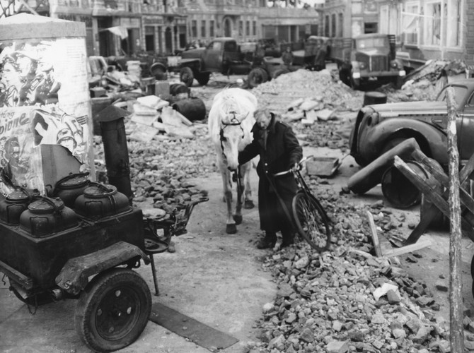 Czereśniak ze wsi Studzianki, czyli ojciec Tomka, mało rozgarniętego chłopa, który trafia do załogi 'Rudego'. Czereśniaka grał Tadeusz Fijewski