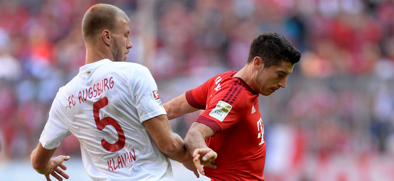 Niemcy: wielkie kontrowersje, gol Lewandowskiego pomógł Bayernowi