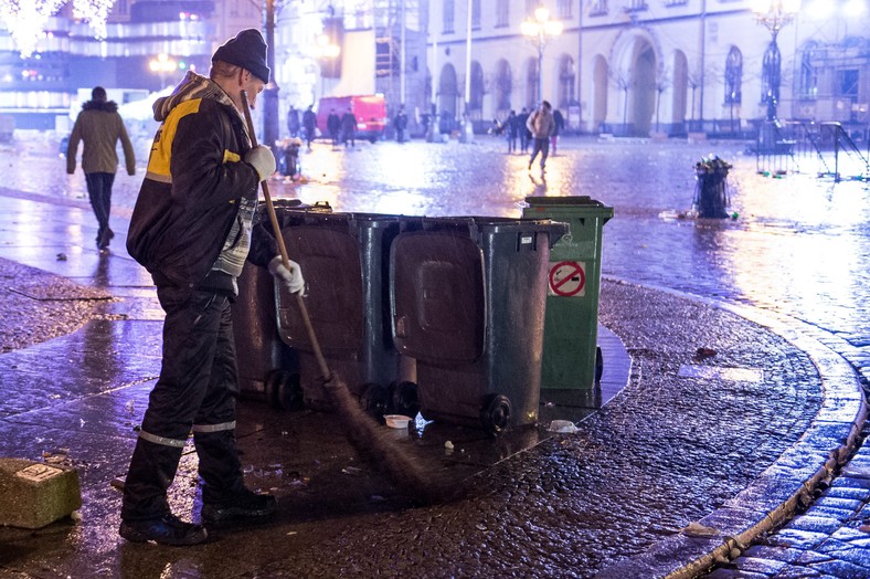 Służby porządkowe dbają o czystość we Wrocławiu