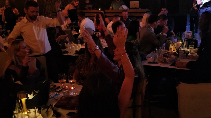 Sofija Šašiš i Sonja Vuksanović na nastupu Seke Aleksić