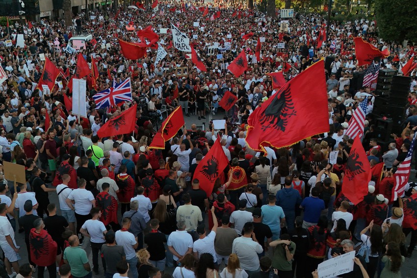 Protest u Tirani, Albanija
