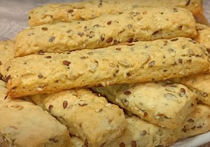 Posni štapići sa susamom