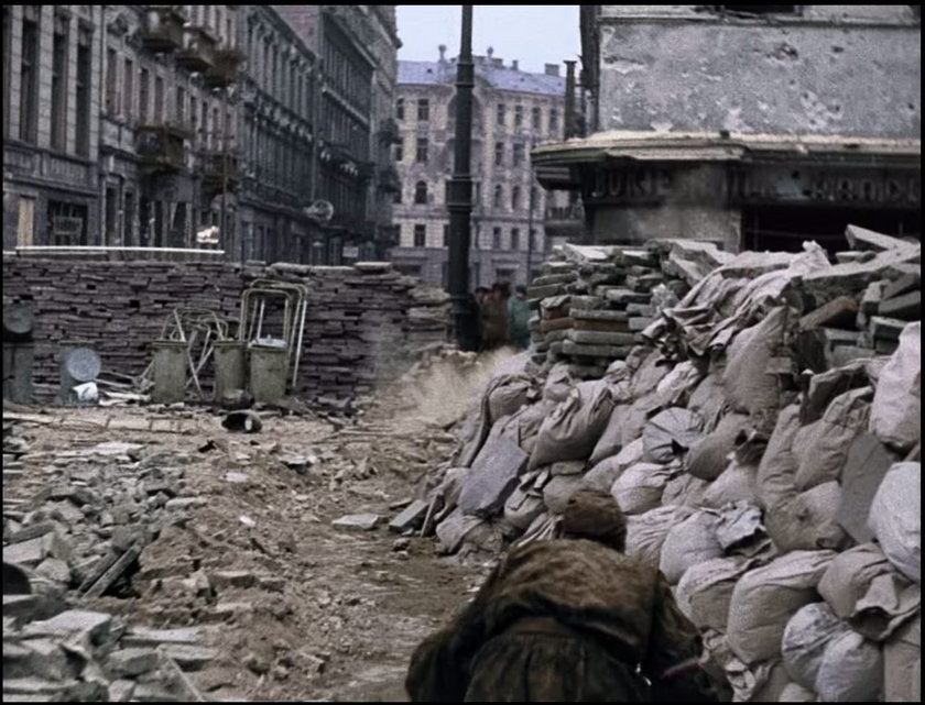 Kadr z filmu „Powstanie Warszawskie"