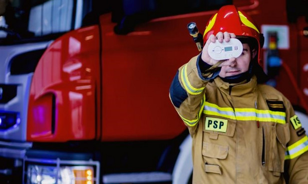 Czujnik czadu – to "małe i tanie urządzenie, które ratuje życie" – przypominają strażacy