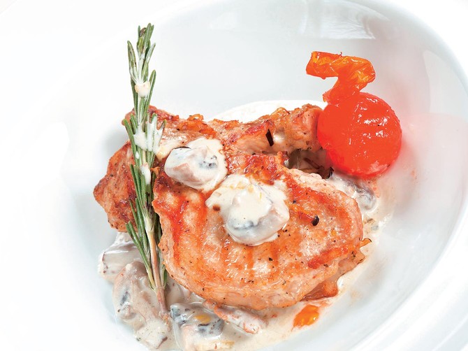 32644_meso-kremenadla-stock-photo-steak-with-vegetables-83682064shutterstock_83682064