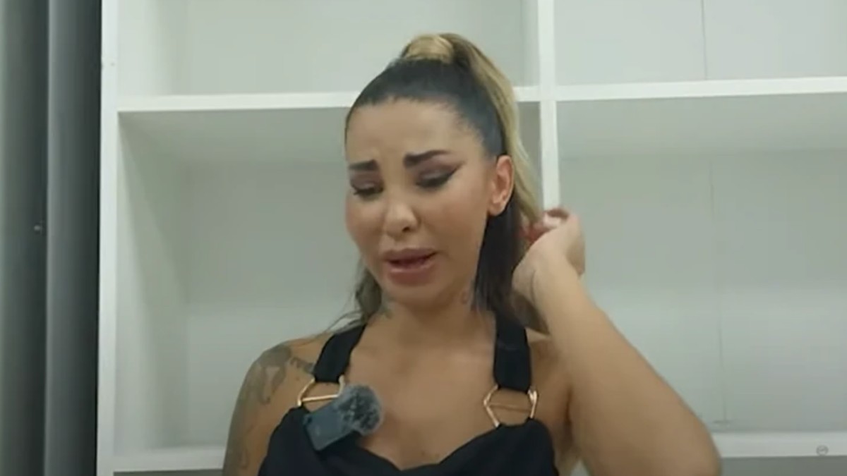 ANELI AHMIĆ NAPUŠTA "ELITU 9?!" Nakon strašnog sukoba sa Asminom, pomenuli njenog ADVOKATA: "DOŠAO JE U ŠIMANOVCE!"