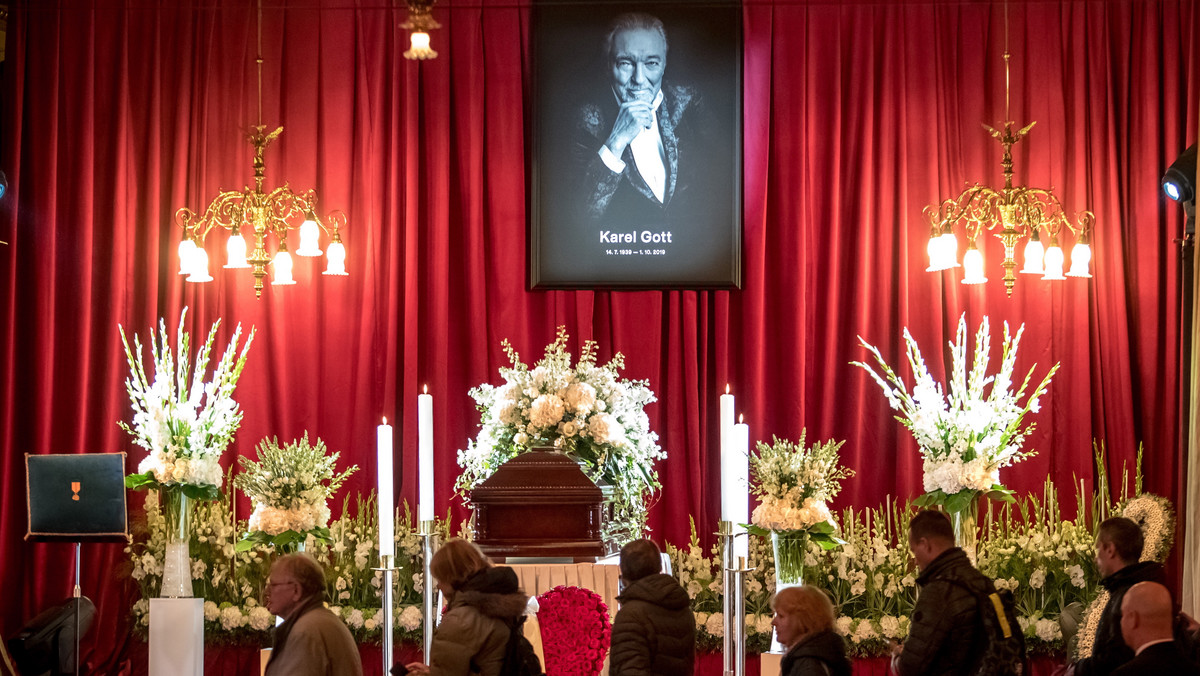 W Pradze trwają uroczystości pogrzebowe Karela Gotta