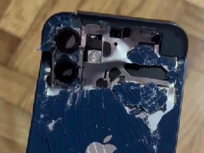 Uništila sinu telefon nakon što joj je odbrusio bez poštovanja