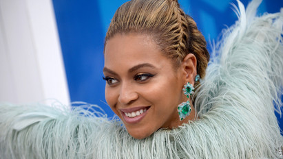 Bombaalakot villantott ikrei születése után Beyoncé - és azok a mellek... - fotók