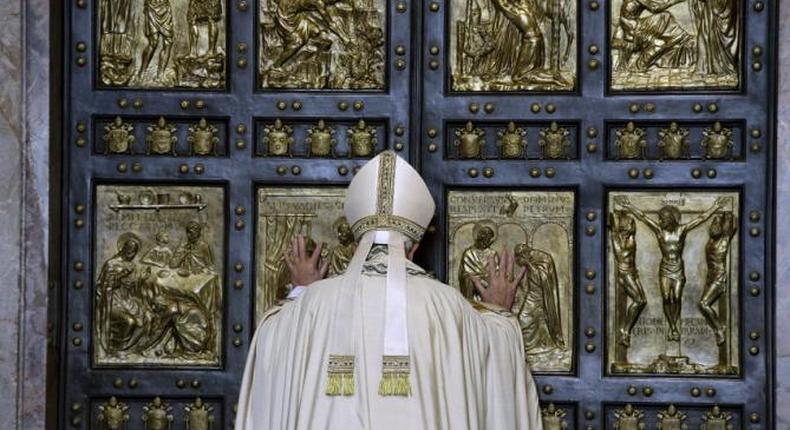 Machine guns, no-fly zone guard pope's opening of Holy Year