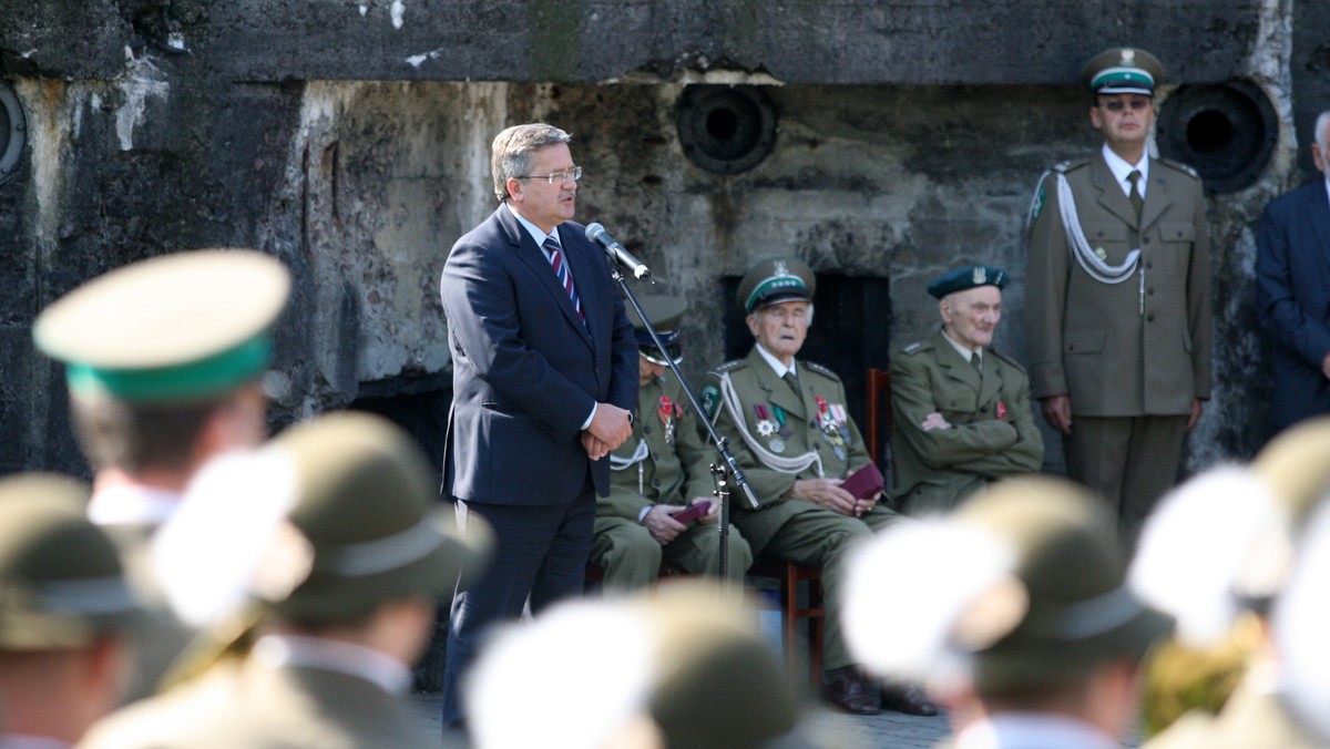 Bezpieczeństwo państwa zależy nie tylko od sojuszy, nowoczesnego uzbrojenia, ale też od woli narodu do walki o własną wolność - mówił w Węgierskiej Górce prezydent Bronisław Komorowski podczas obchodów 72. rocznicy wybuchu II wojny światowej.