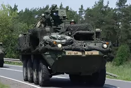 W poniedziałek wojskowe pojazdy pojawią się w całej Polsce. Przy drogach już stoją nowe znaki