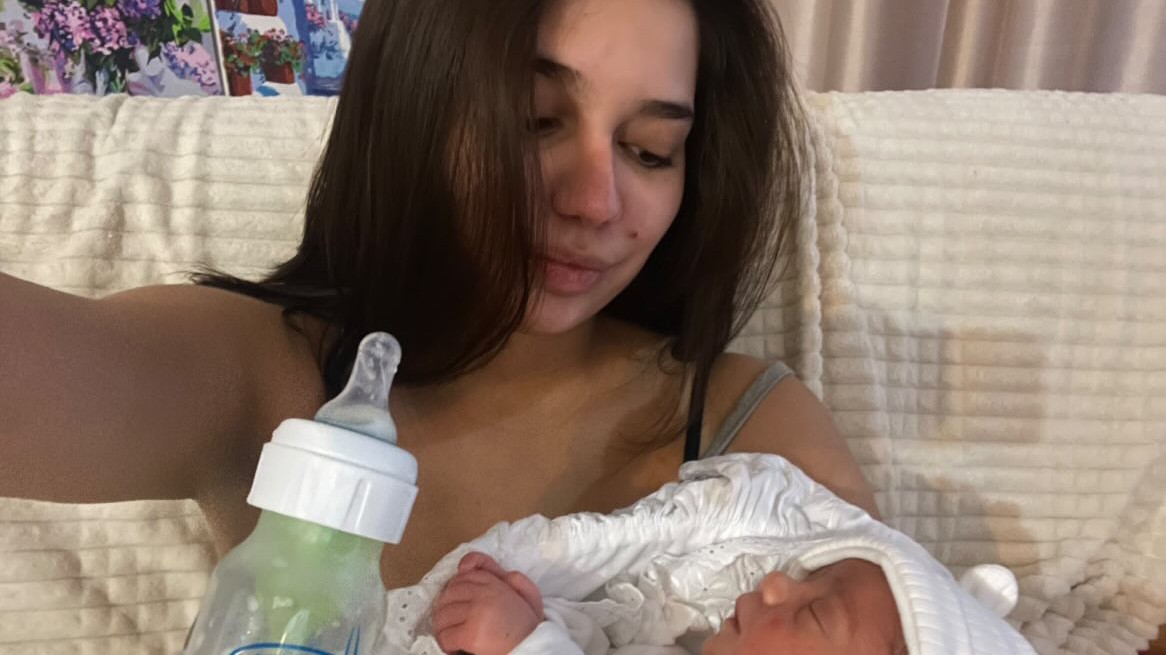 Herečka Katrin Virágová so synčekom Oliverom.