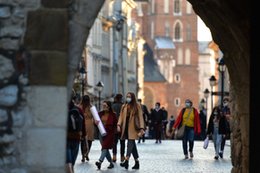 Ponad połowa Polaków źle ocenia sytuację w kraju. Gorzej wypada też gospodarka