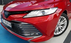 Akcyza na hybrydy mniejsza o połowę. Prezydent podpisał rewolucję w podatkach