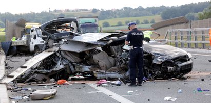 Uderzył osobówką w auto dostawcze. Cztery osoby w szpitalu. Makabra na S3